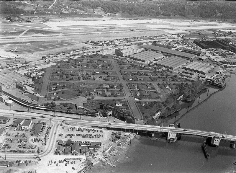 Завод по производству бомбардировщиков Boeing, замаскированный под окрестности во время Второй мировой войны. 1942 год