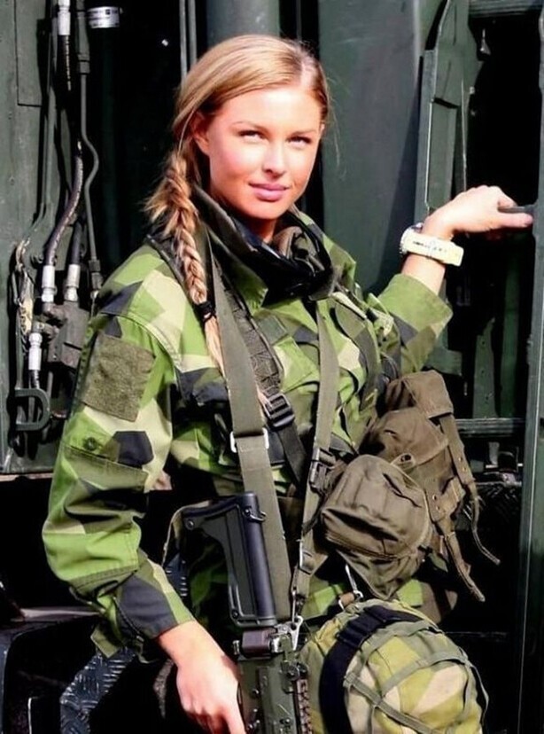Принцесса Швеции Мадлен Терезия Амелия Йозефина во время своей службы в армии, 2014 год