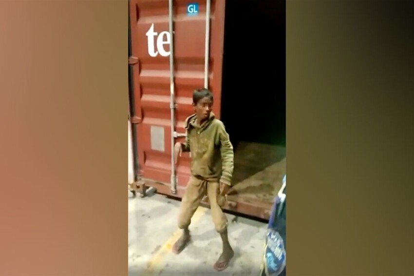 Мальчик из Бангладеш играл в прятки - и случайно оказался в другой стране