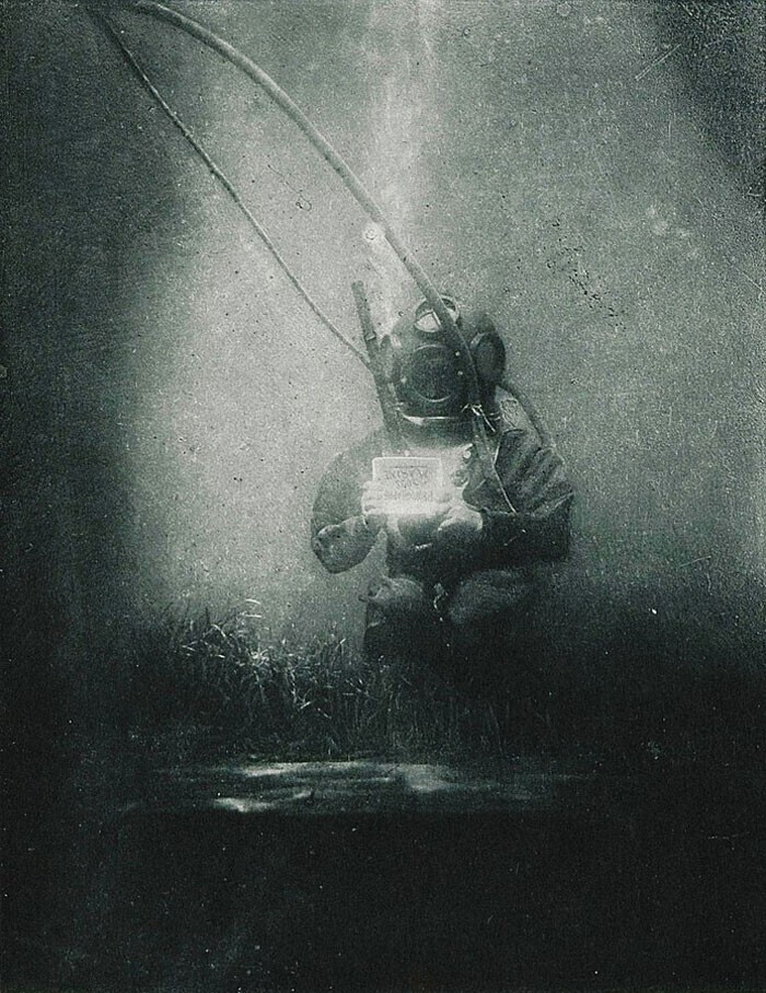 Первый подводный портрет (1899)