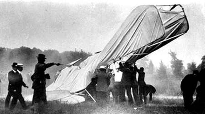 Первый снимок авиакатастрофы (1908)