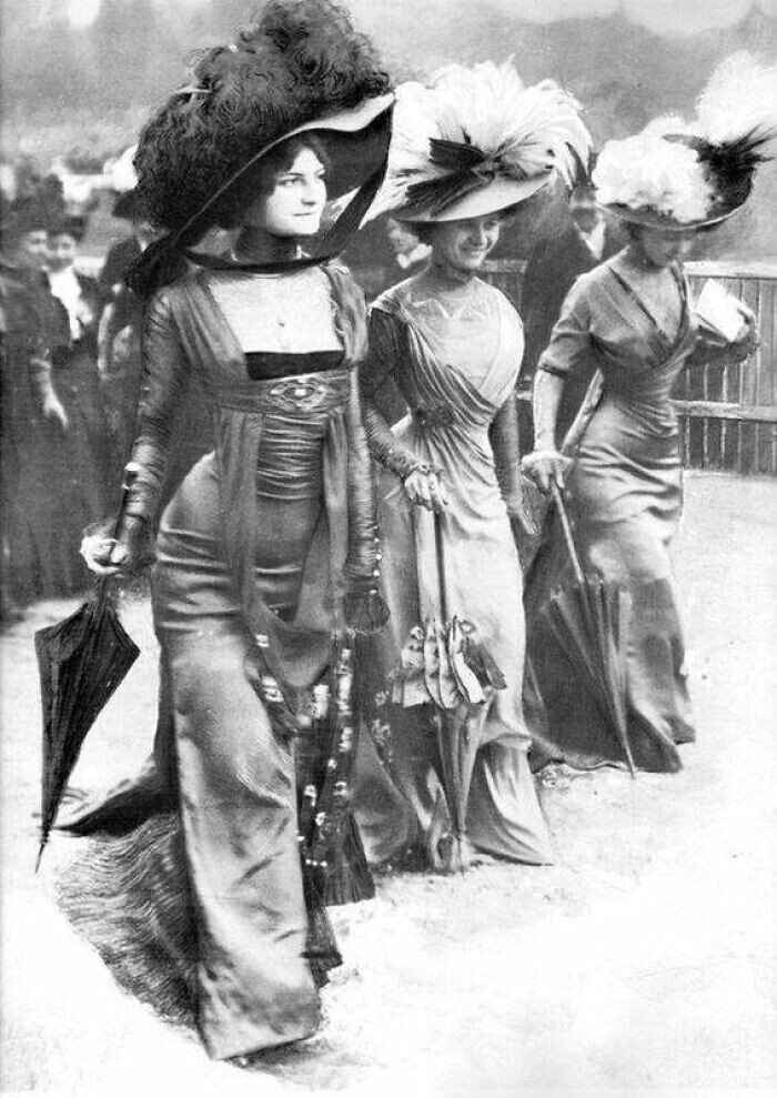Дамы на скачках в Париже, 1908 год