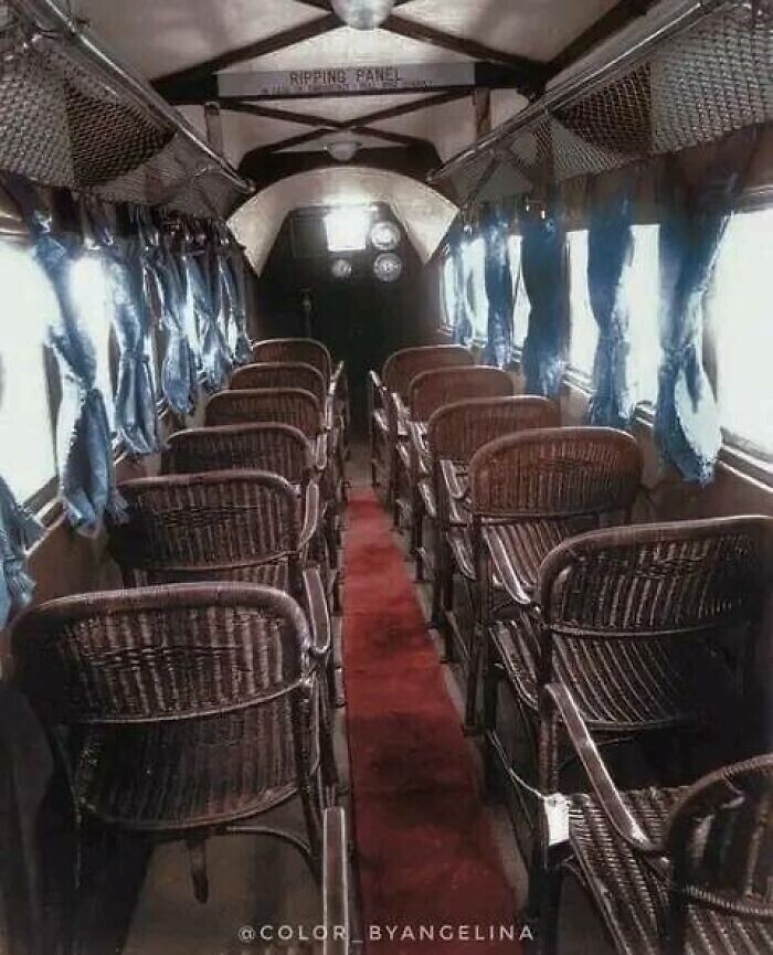 Внутри коммерческого самолёта в 1936 году