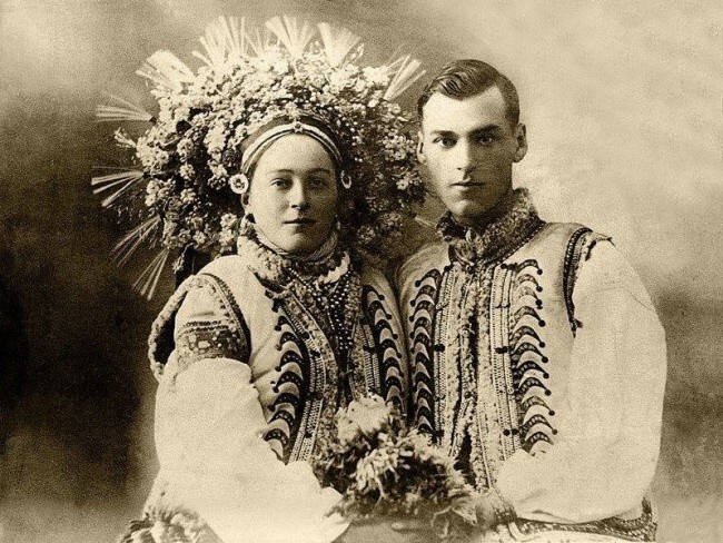 Такие разные невесты: подборка юных красавиц прошлого в национальных свадебных костюмах