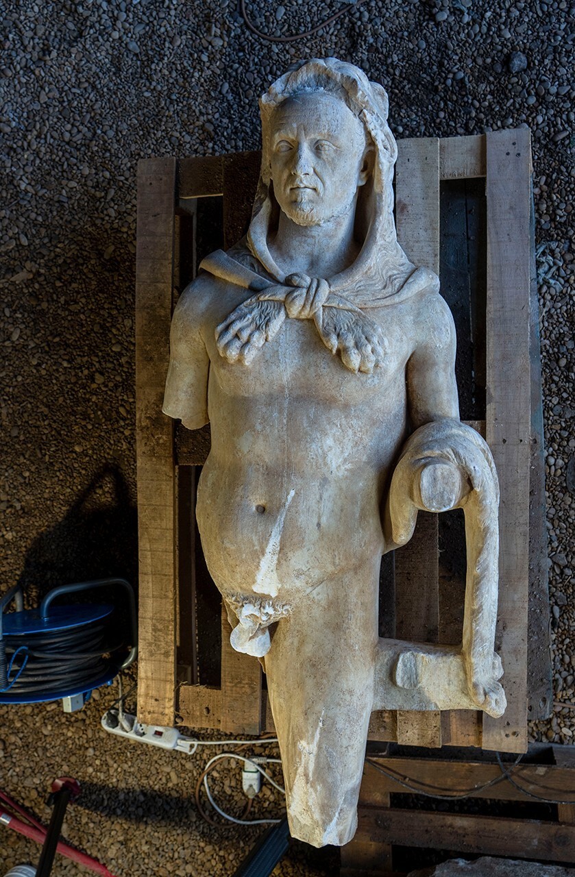 Древнюю статую Геракла в человеческий рост нашли в римской канализации
