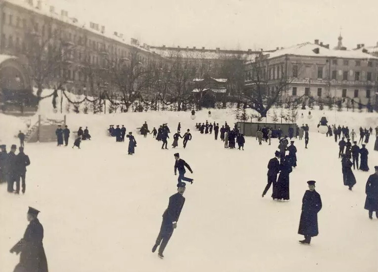 Главное зимнее развлечение москвичей. От Российской империи до наших дней