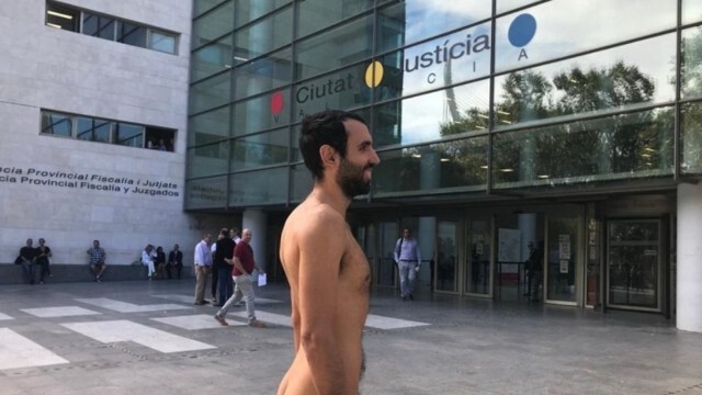 Верховный суд Испании поддержал право мужчин ходить голыми по улицам