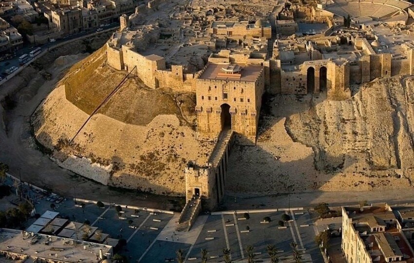 Также при землетрясении получил повреждения объект всемирного наследия ООН Цитадель Алеппо