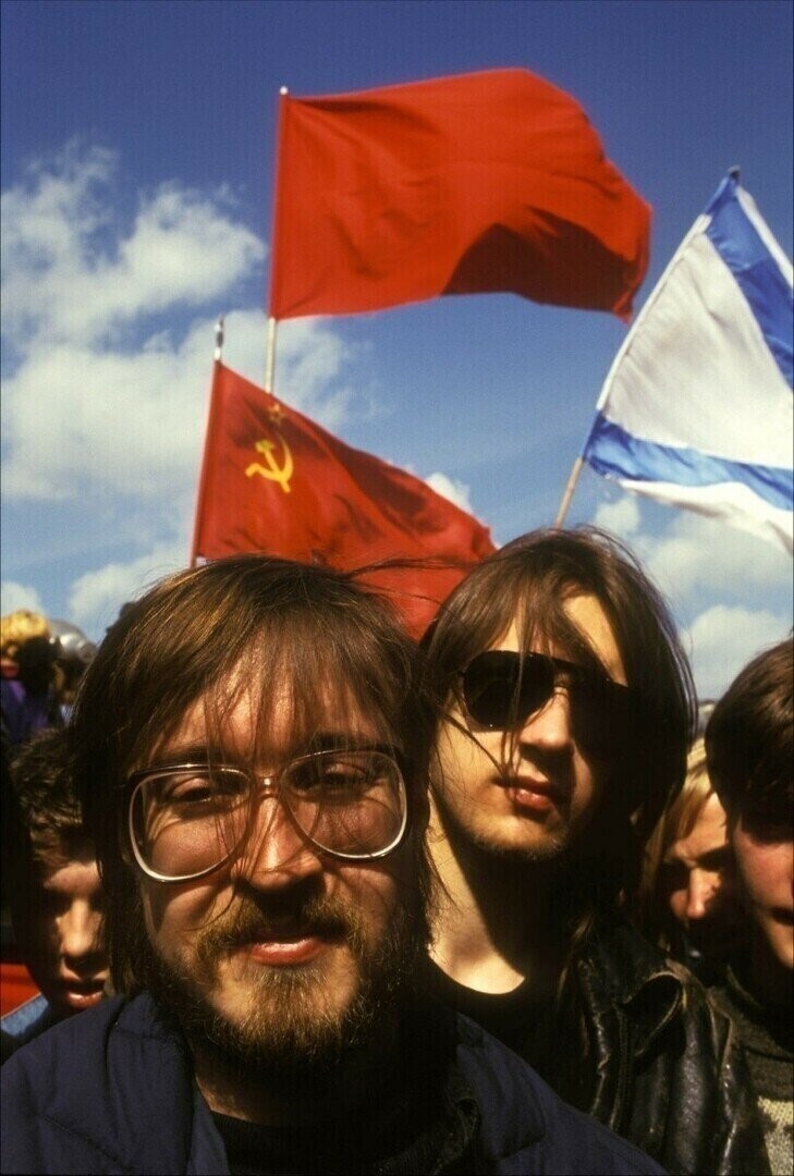 Егор (Игорь) Летов на первомайской демонстрации, Москва, 1 мая 1993 года