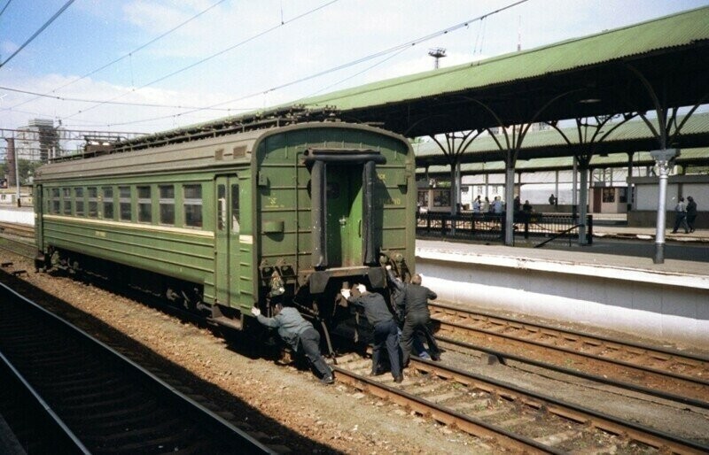 Москва, Курский вокзал, 1999 год.