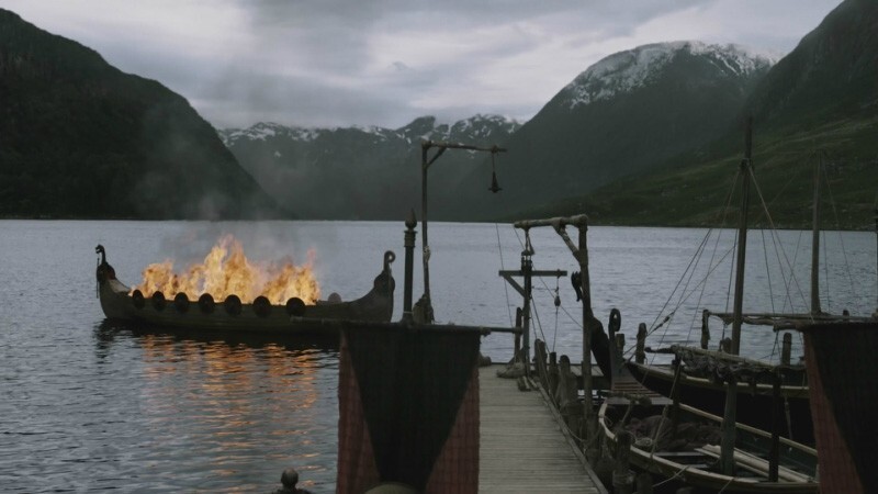 Правда ли, что викинги хоронили мертвецов в плывущих подожжённых ладьях?