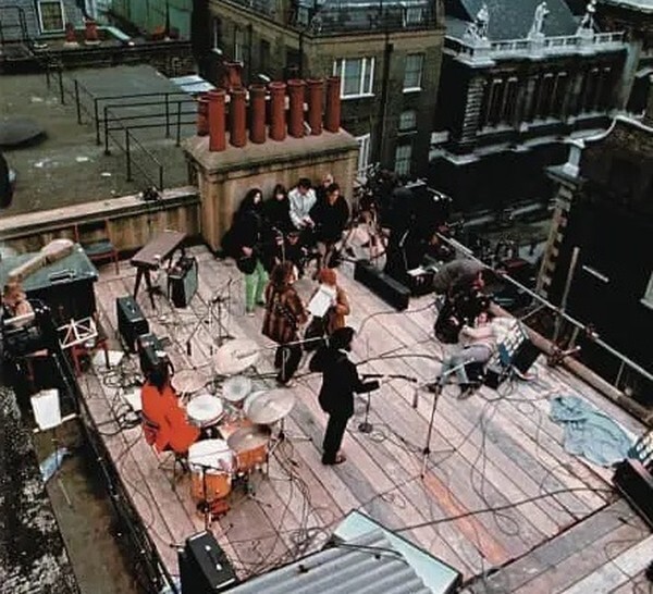 1. "30 января 1969 года, когда «Битлз» сыграли концерт на крыше здания Apple в Лондоне"
