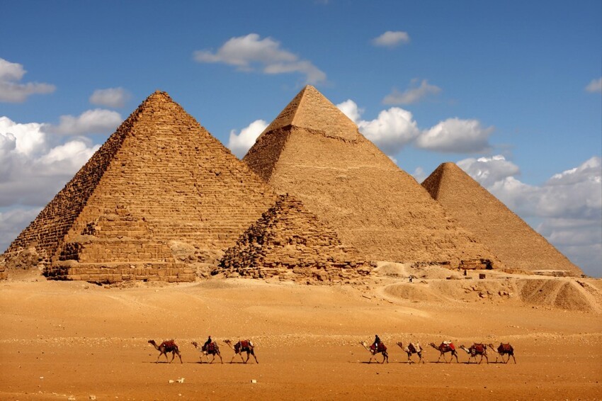 19. "Возведение египетских пирамид"