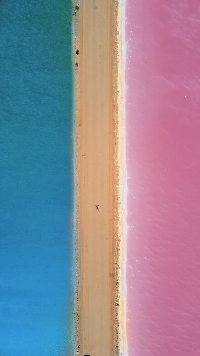 Фотография с дрона, между 2 озерами в Южной Австралии