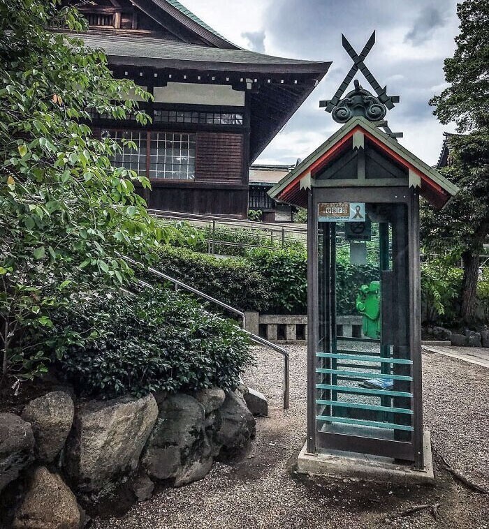 Телефонная будка в Осаке