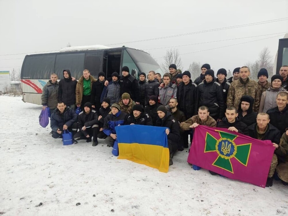 Возвращение военов бобра на Нэньку с российскохо полону... чёт не улыбаются...