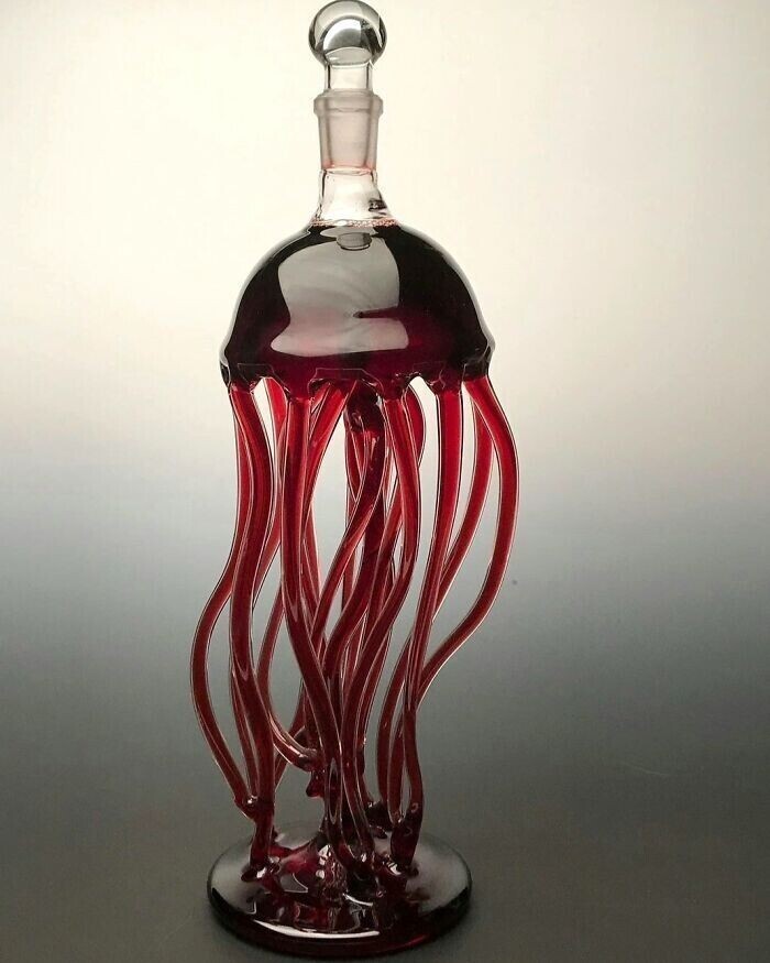 5. Потрясающий винный декантер в форме медузы