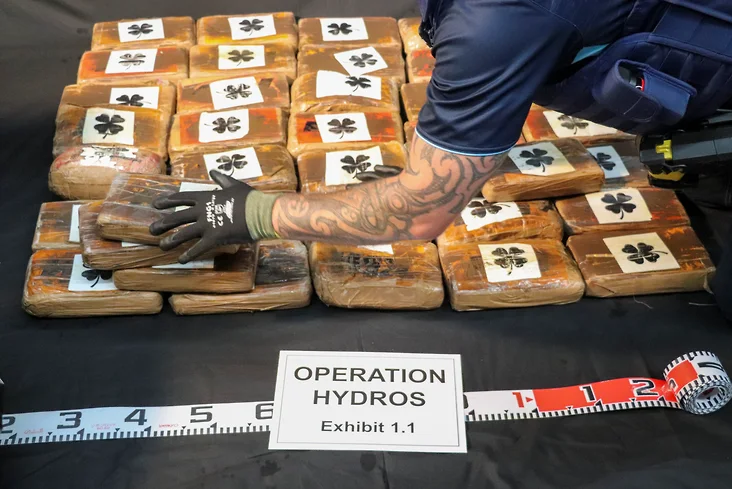 В Тихом океане нашли тайник с тремя тоннами кокаина