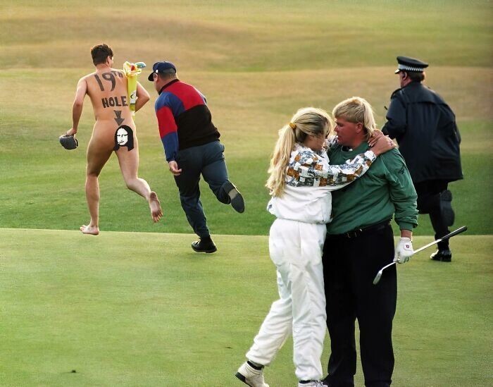 16. Трогательное фото гольфиста Джона Дейли с женой после победы на British Open 1995 года