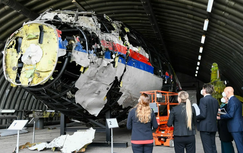 «Расследование достигло предела»: Гаага не смогла свалить вину за гибель МН-17 на Россию