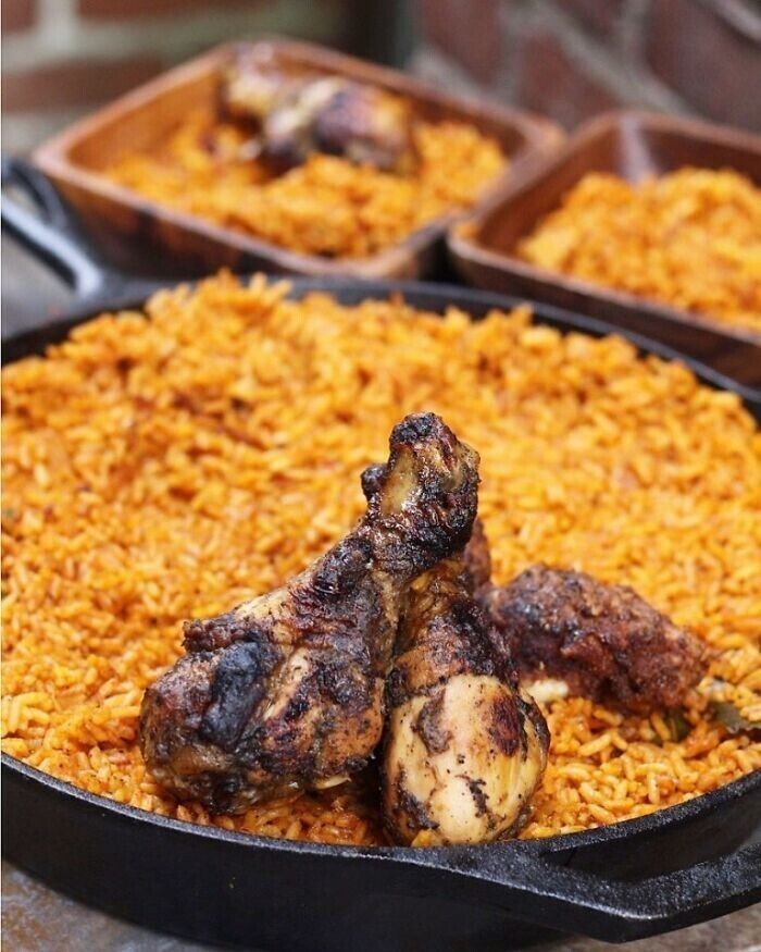 Джоллоф — главное блюдо для вечеринок по всей Нигерии