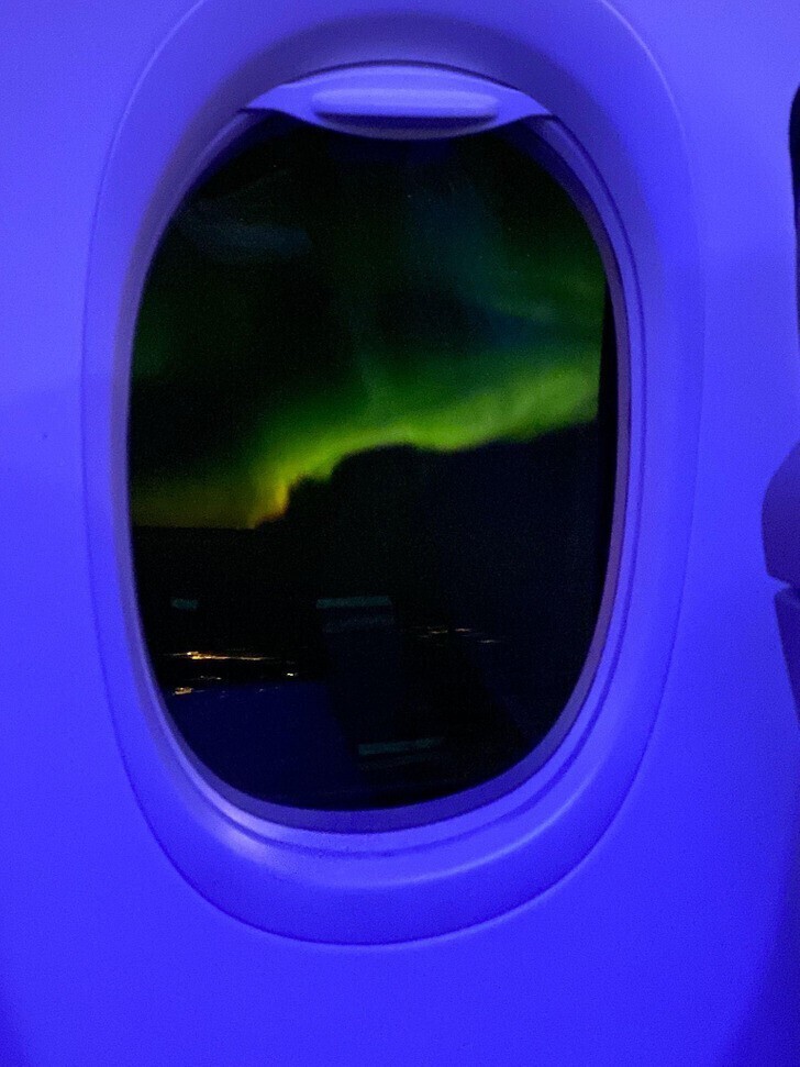 Северное сияние: вид из самолёта