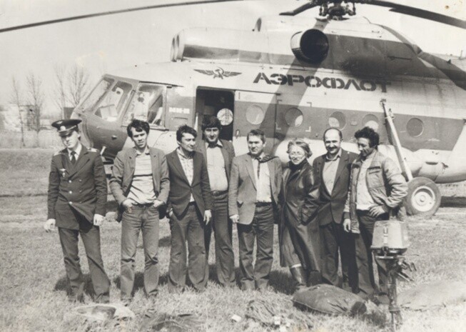 Экипаж вертолета и журналисты Гостелерадиокомпании «Дагестан». 1978 год. Неизвестный автор. Дагестанская АССР.