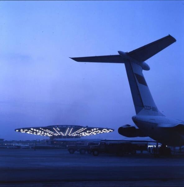 Самолет на аэродроме «Шереметьево» 1965 - 1975 