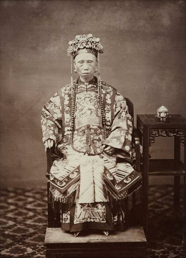 10 фото неоднозначных национальных костюмов 19 века со всего мира