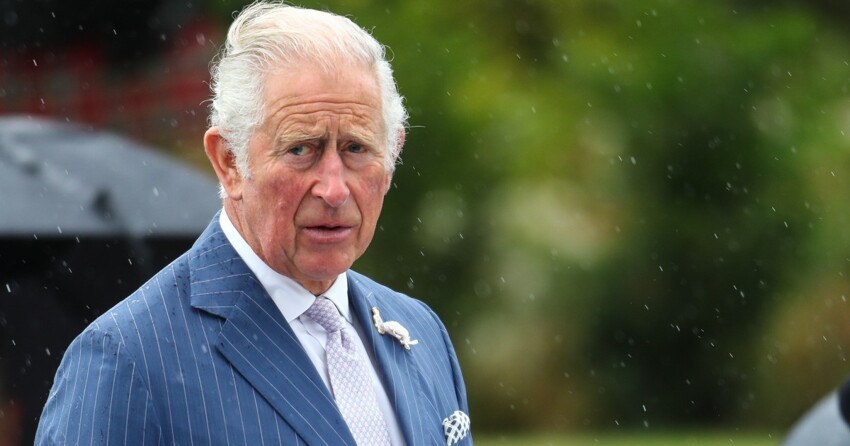 "Он один из нас!": британцев умилил дырявый носок принца Чарльза