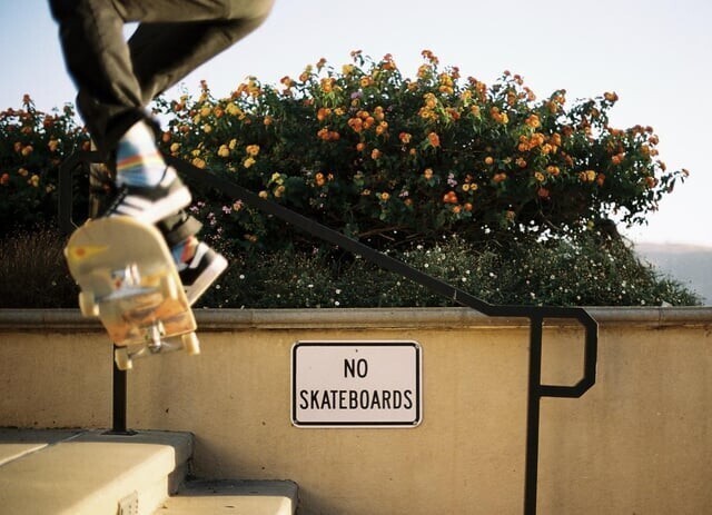 Скейтборды запрещены