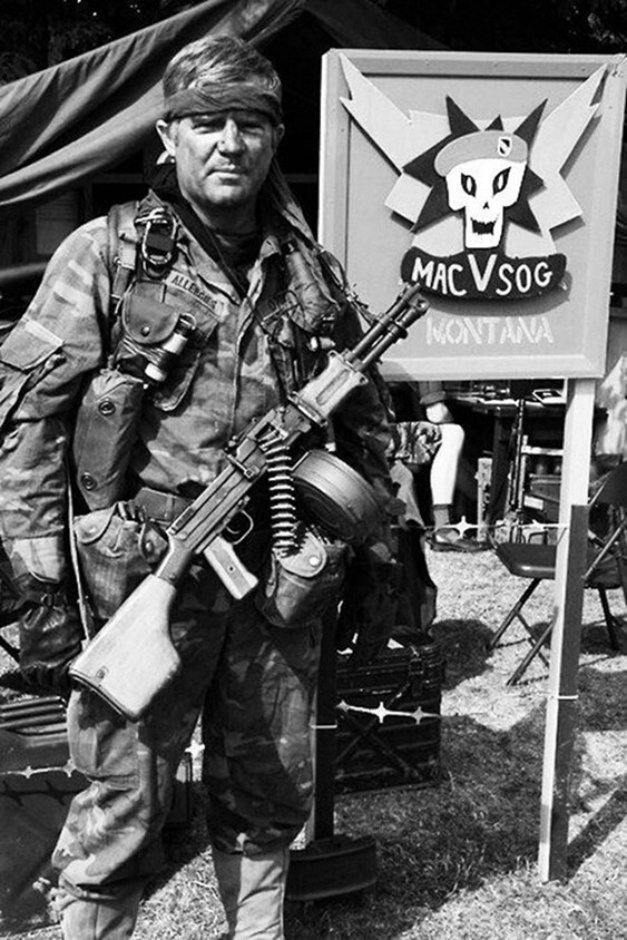 Спецназовец MACV SOG Ed Wolcoff с укороченным РПД. Вьетнам. 1963 год
