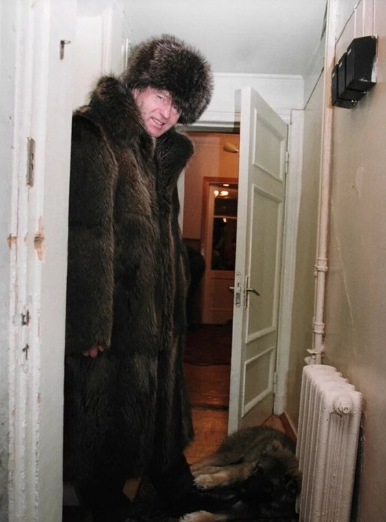 Владимир Жириновский готов к суровой зиме. 2 ноября 1994 год