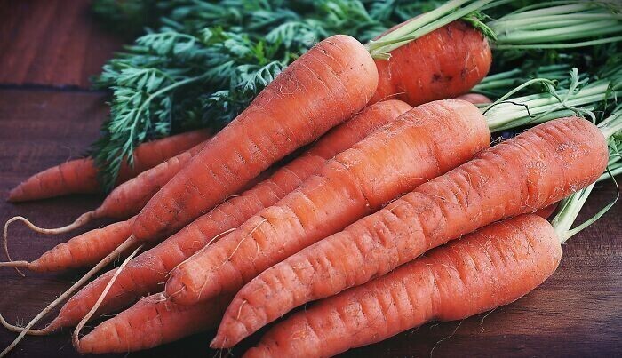 Миф: морковь благотворно влияет на зрение. Реальность: ухудшение зрения вызывается изменением формы глазного яблока, ни морковь, ни иные овощи не в состоянии ее изменить
