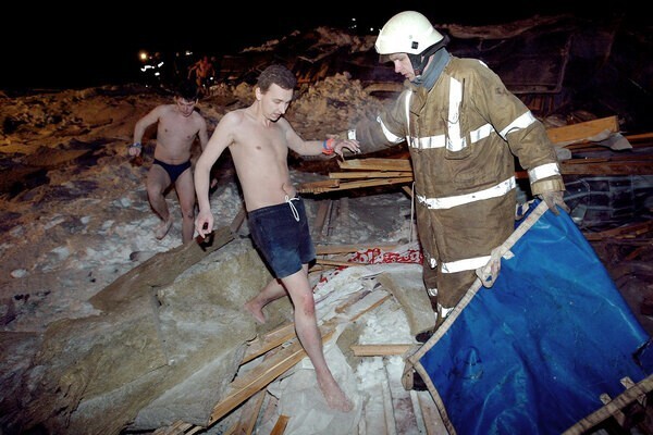 14 февраля 2004 года, в московском аквапарке «Трансвааль-парк» обрушилась крыша