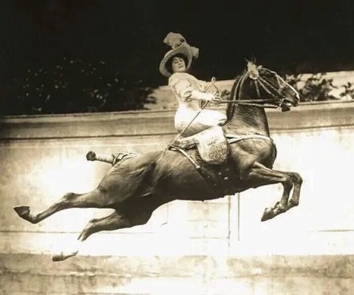 24. Бланш Алларти радовала зрителей в цирке в конце 1890-х своими превосходными навыками верховой езды
