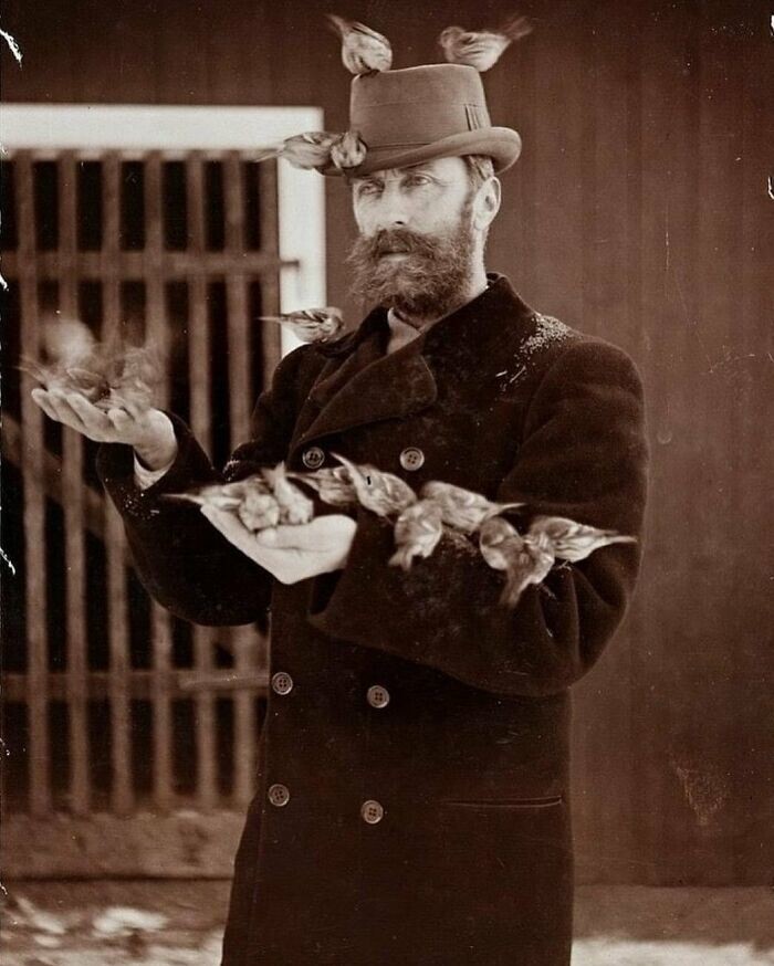 30. Портрет викторианского мужчины с птицами в Норвегии, Роберт Коллетт (1842-1913). Фото примерно 1910 года
