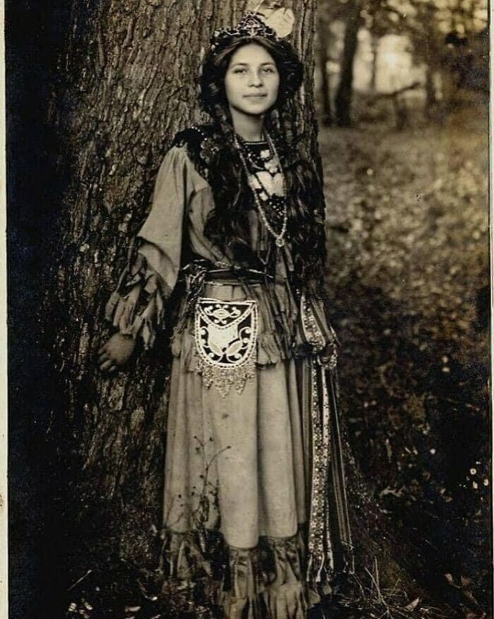 2. Портрет Ах-Вех-Эйю (Красивый цветок) из племени сенека, 1908 год. Фото Дж.Л. Блессинг