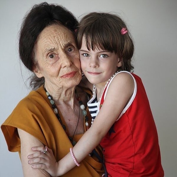 Как сейчас выглядит и чем занимается дочь пожилой румынки, родившей её в 66 лет