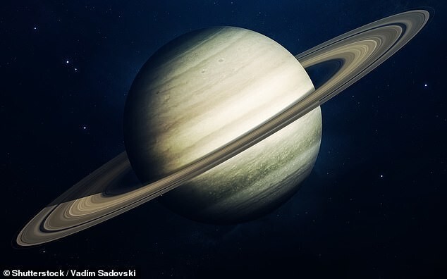 На Сатурне начался "сезон спиц"