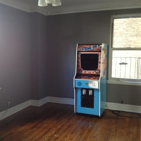 Мужчина превратил свою квартиру в зал игровых автоматов и потерял невесту