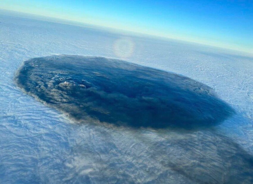 Вид на ядовитое облако после взрыва опасных химических веществ в штате Огайо США