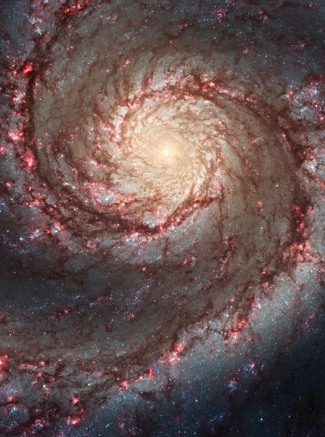 Галактика "Водоворот", заснятая космическим телескопом Хаббл