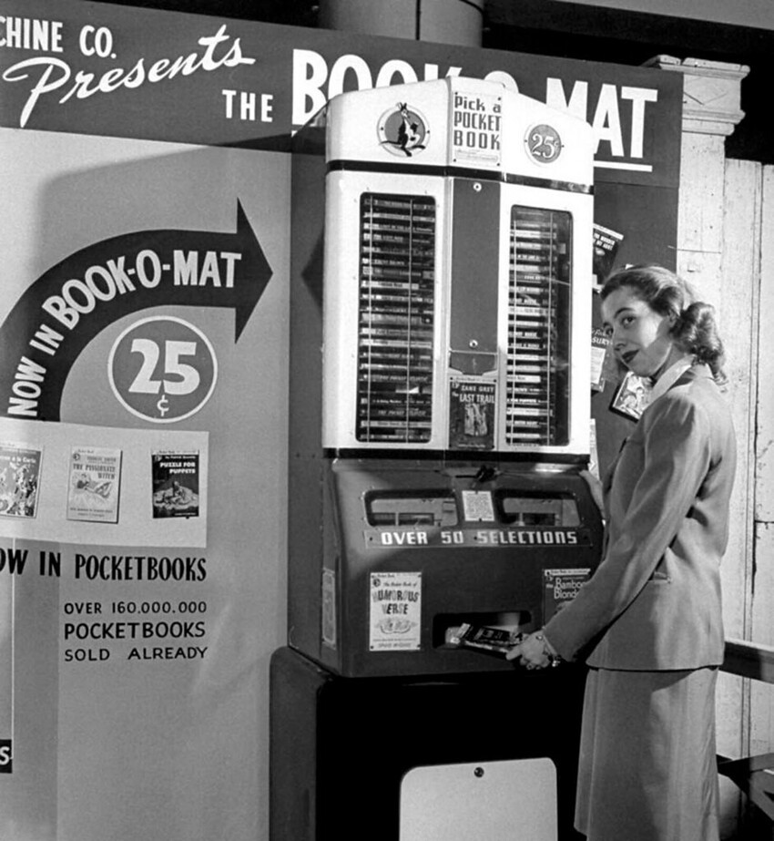 Автомат по продаже книг в мягкой обложке, 1947 год