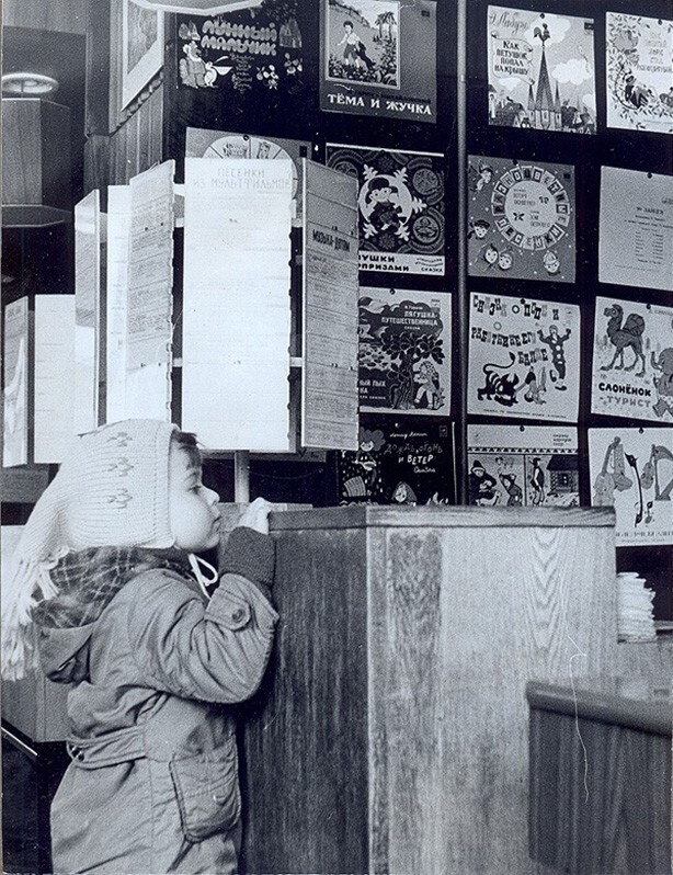 Магазин "Мелодия" (Грампластинки) на проспекте Калинина, ныне Новый Арбат. 1979 год, Москва