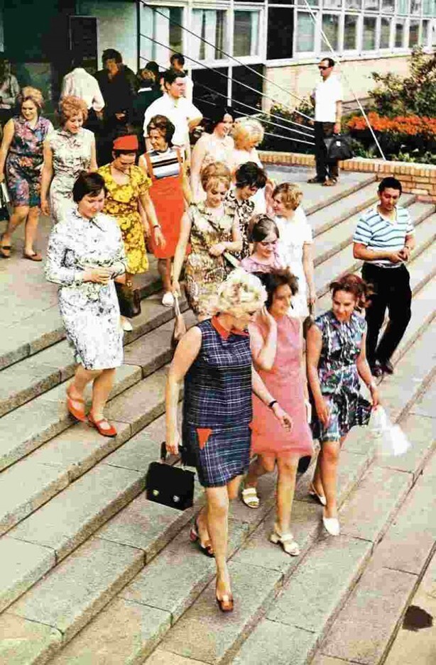 Наши женщины идут с работы. 1970-е
