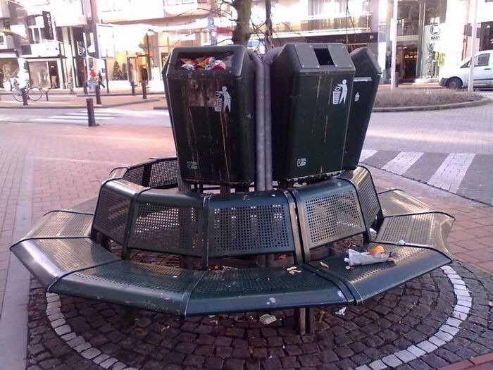 "Уютная" скамейка в Бельгии
