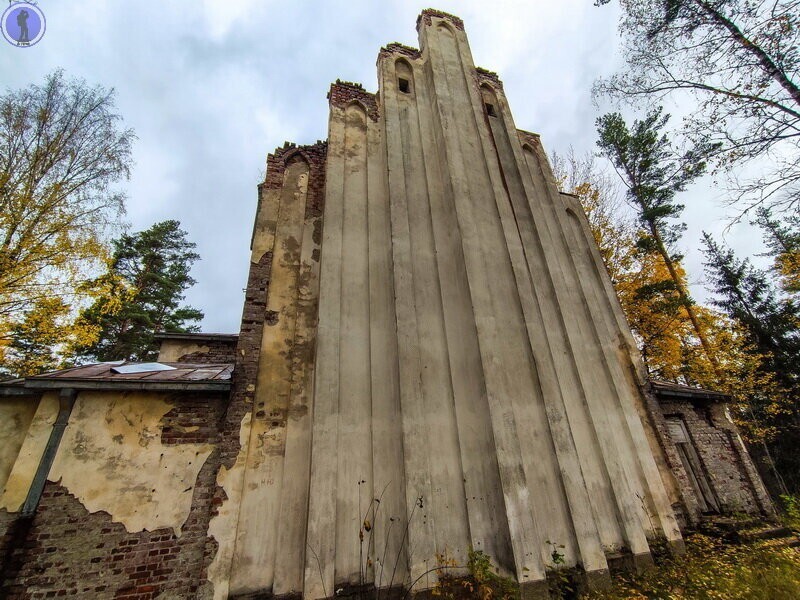 Заброшенная в Карельских лесах кирха "Лумиваара" построенная финнами в 1935 году