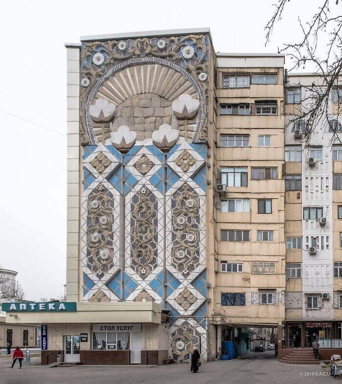 7. Жилой дом по улице Бобура, Ташкент, Узбекистан. Построен в 1974 году