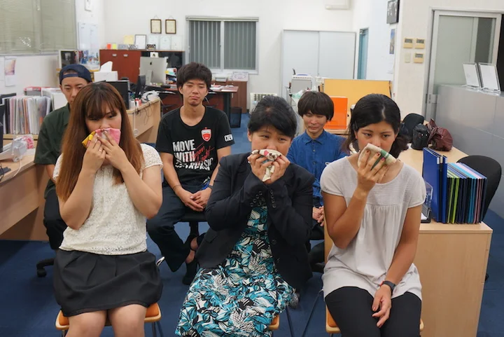 10. В Японии есть групповое мероприятие под названием “Руи Кацу”, где группа людей собирается, чтобы посмотреть грустные видео и поплакать, чтобы снять стресс